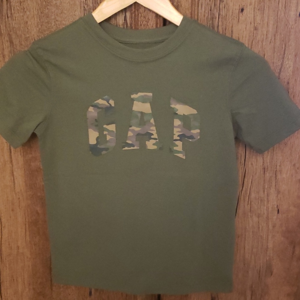 Boys gap t shirt